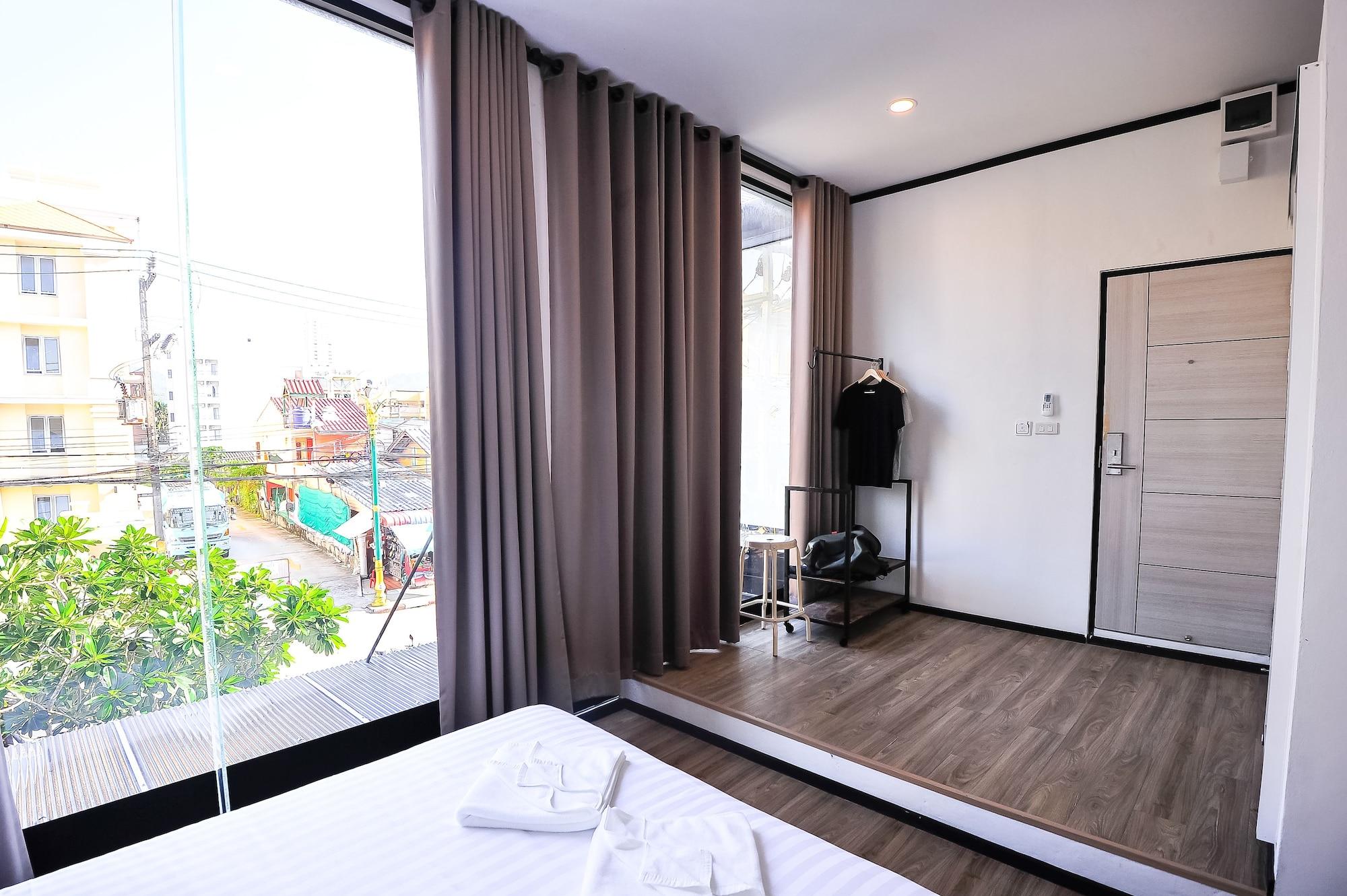 Glur Phuket Patong Beach Екстериор снимка